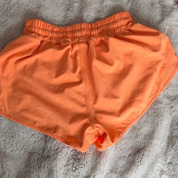 Lululemon Hotty Hot 2.5" - Picture 3 of 4